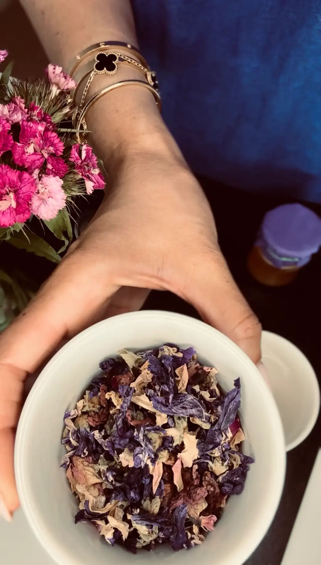 Loose leaf rose tea
.